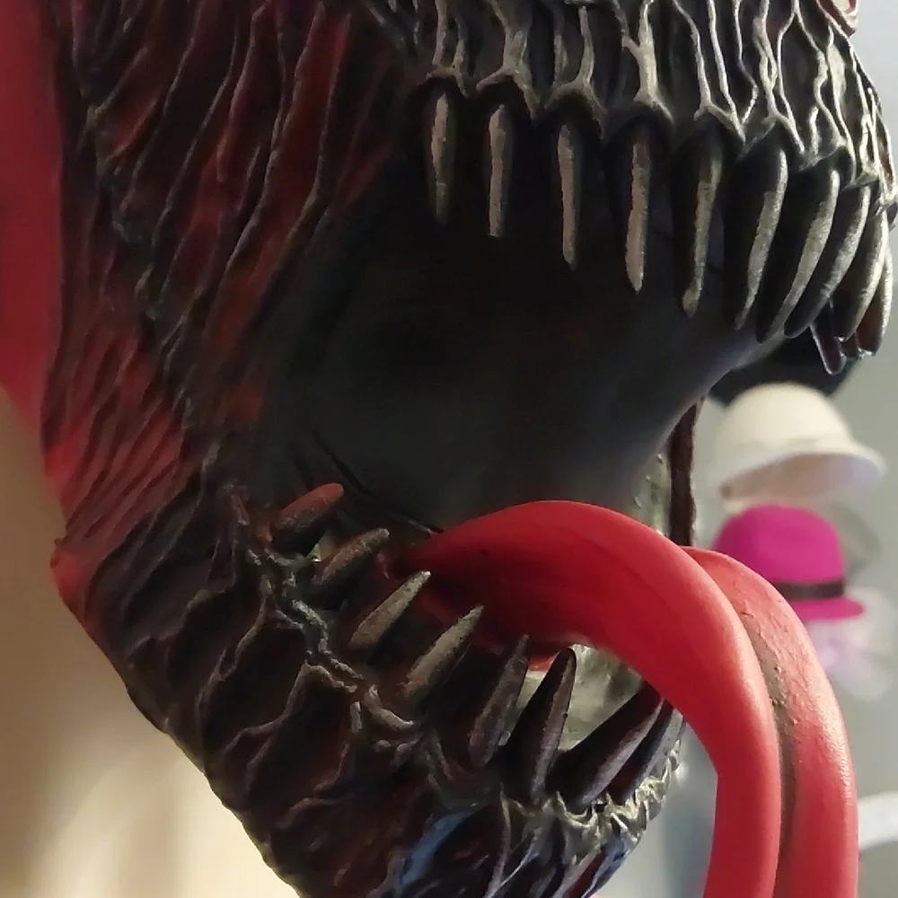 Venom 2 Carnage Mask - Picture 5 of 7